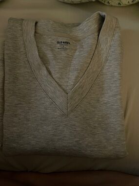 Old Navy Women’s Bounce Fleece Light Heather Gray V-Neck Sweater